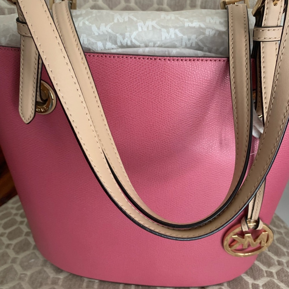 Brand NEW Pink Michael Kors shoulder bag, never worn